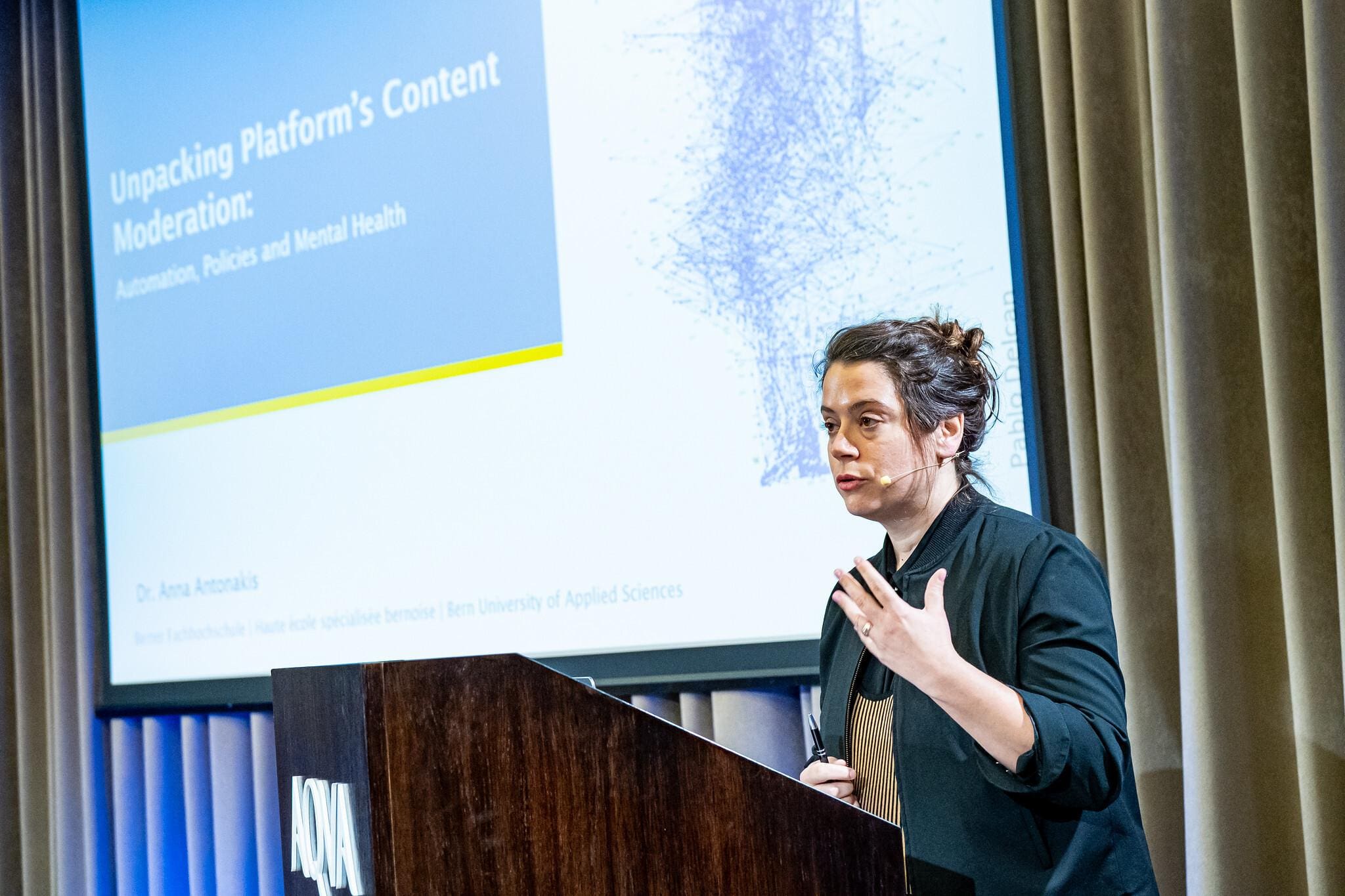 Анна Антонакис на конференции по медиаграмотности в октябре 2025 года. Автор: Aron Urb